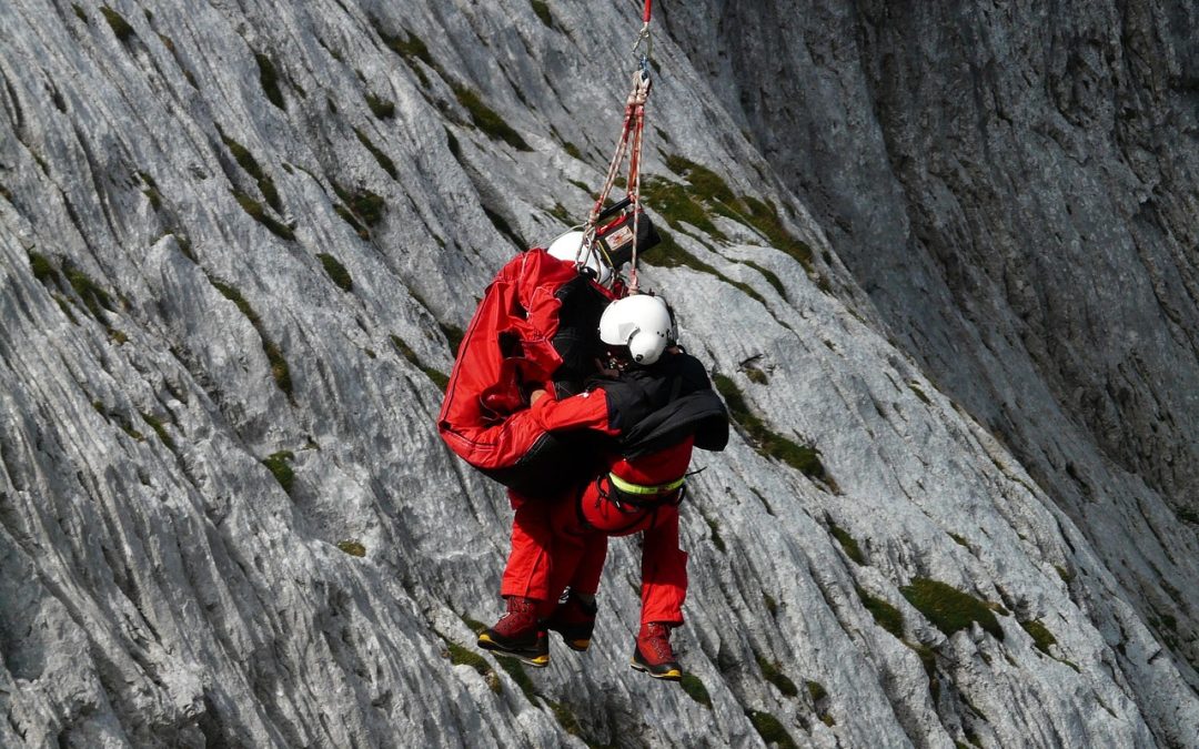 Dinas Damkar Pontianak Bantu Tabrakan Kendaraan di Masjid